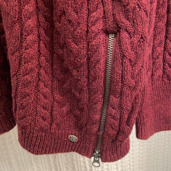 American Eagle Sweater - Picture 2 of 2